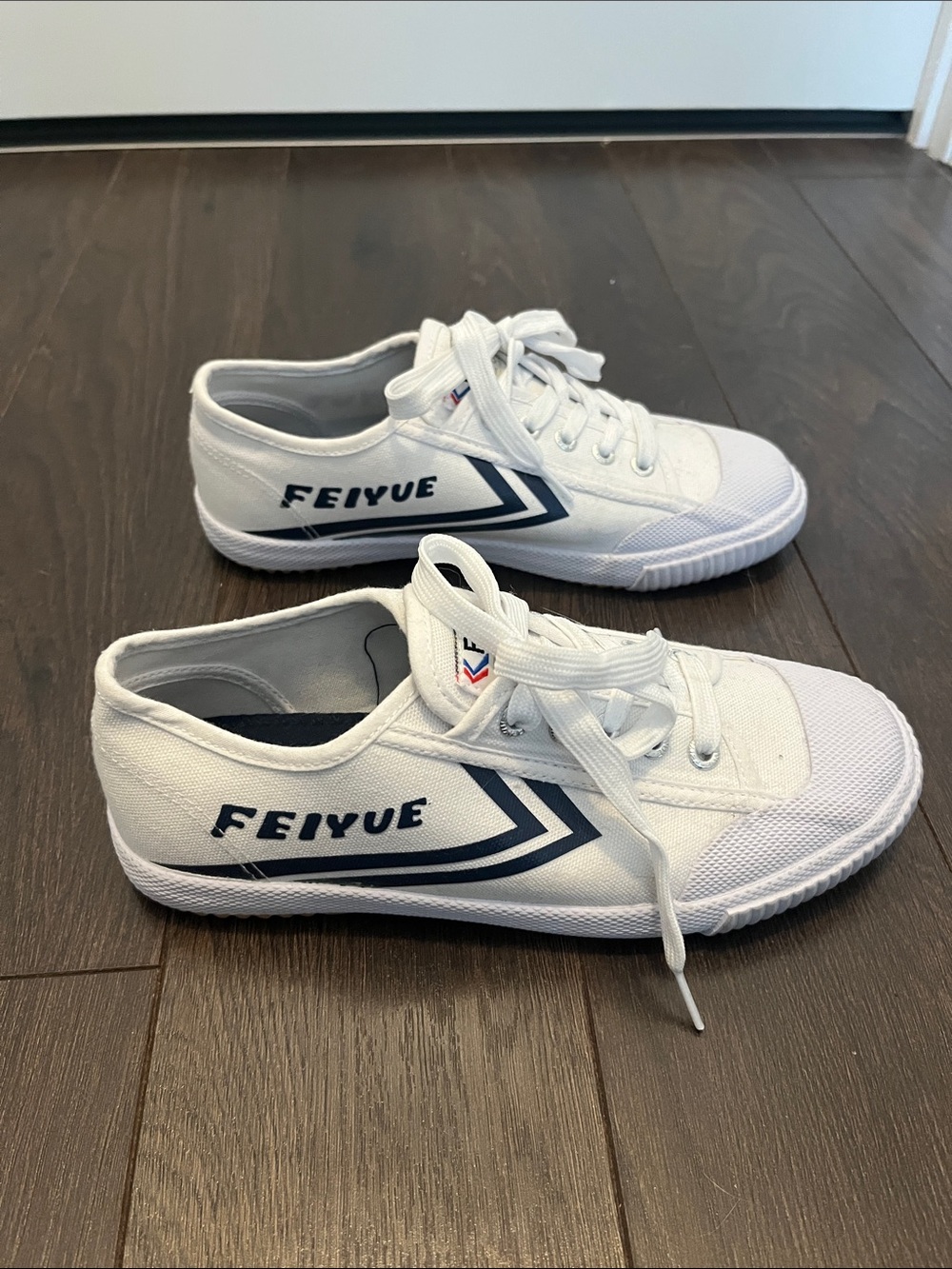 Feiyue 1920 White martial arts Canvas Sneakers, women’s size 7, like new - Picture 2 of 9